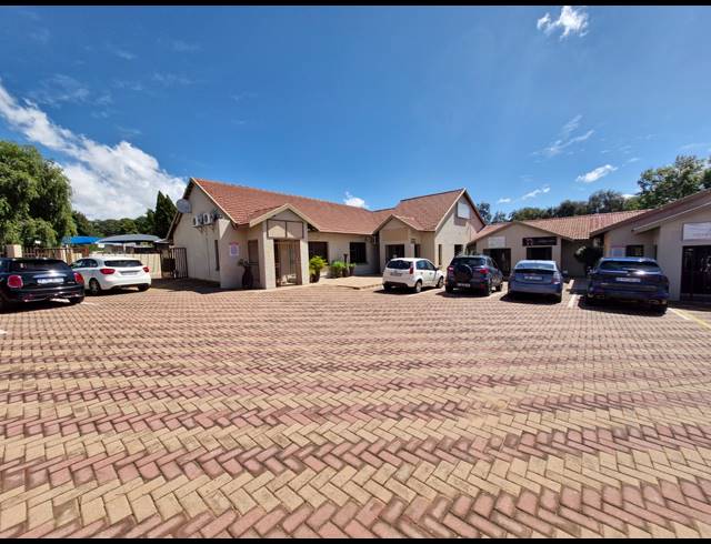 100M² OFFICE TO LET IN FARRAR PARK